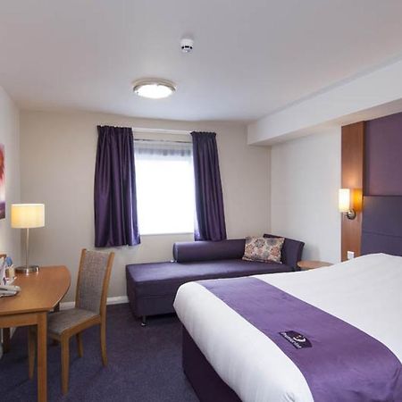 Premier Inn Birmingham South - Hall Green ภายนอก รูปภาพ