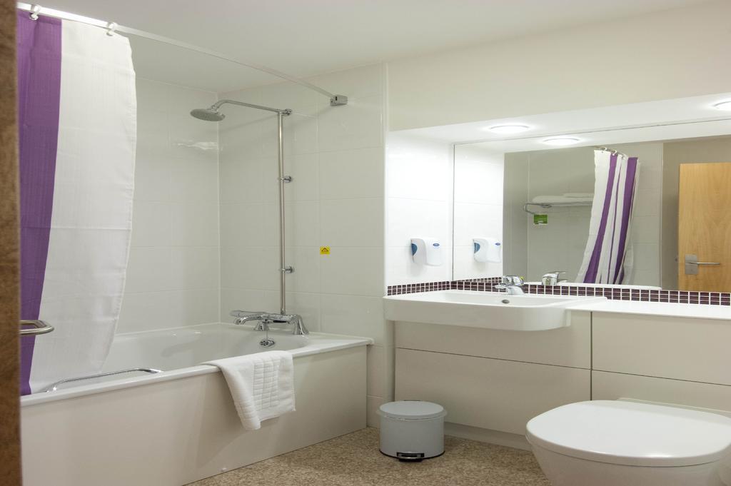 Premier Inn Birmingham South - Hall Green ภายนอก รูปภาพ
