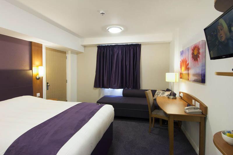 Premier Inn Birmingham South - Hall Green ภายนอก รูปภาพ